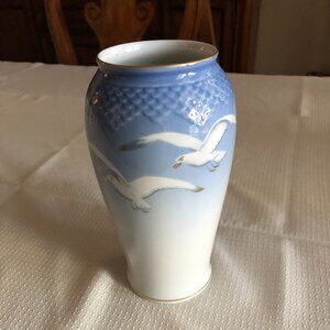 Bing & Grondahl (B & G) Denmark Porcelain Seagull Vase, 8.5 In